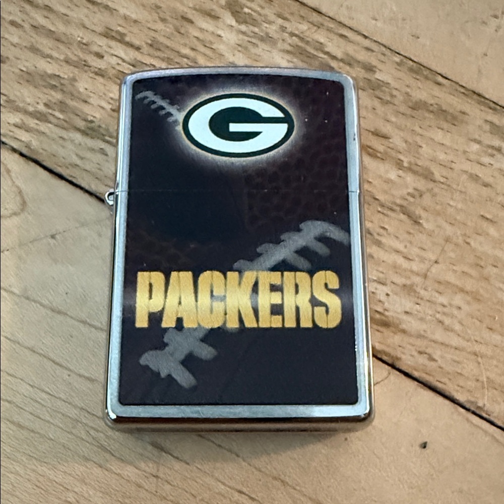 Packers Zippo Lighter - new in box Green Bay NFL